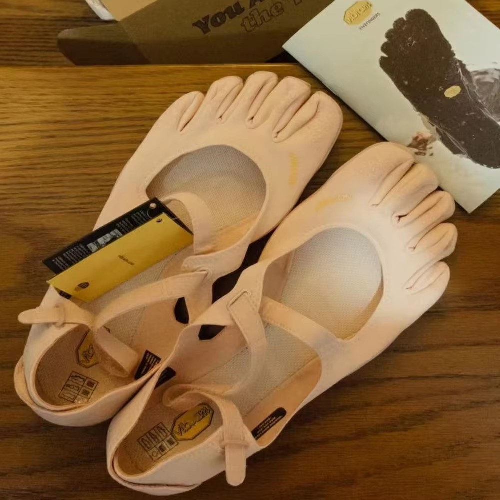 Lightweight Breathable and Qui - огляд і ціна Women'S Shoes Louis Vuitton