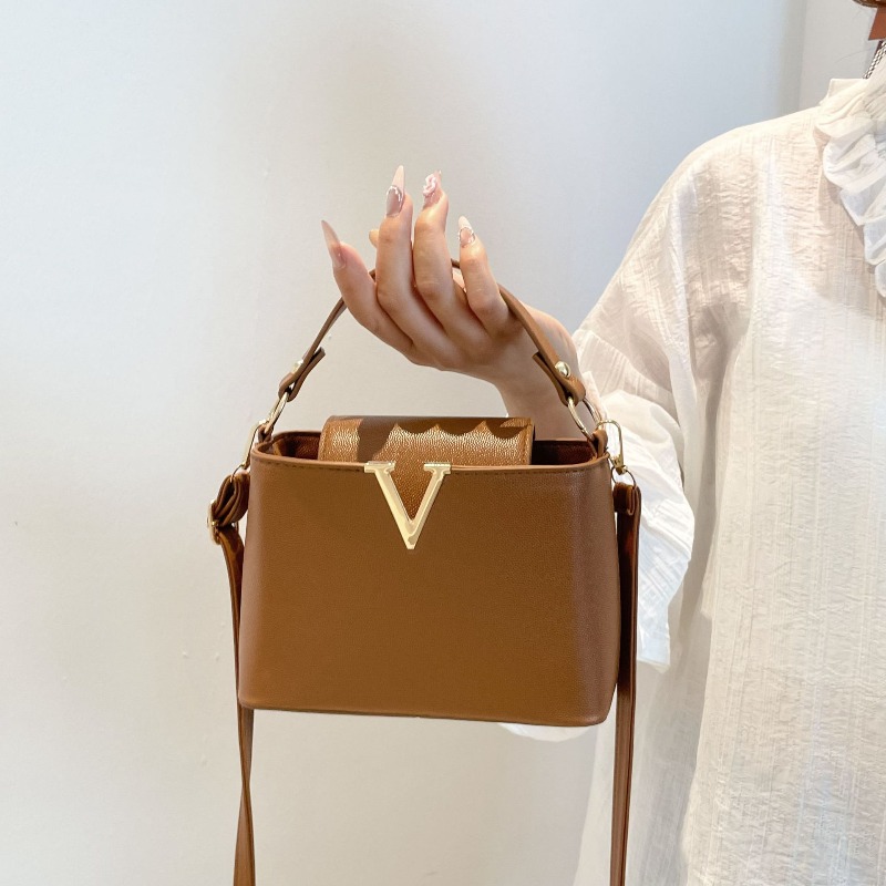 Luxury Women's Tote Bag, Chic  - огляд і ціна Women'S Shoes Louis Vuitton