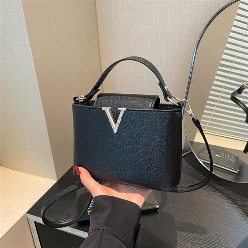 Luxury Women's Tote Bag, Chic  - огляд і ціна Women'S Shoes Louis Vuitton