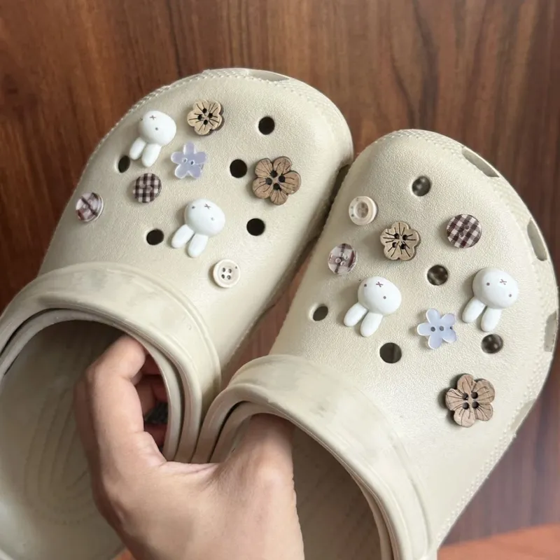 Anime Cartoon Rabbit Flower Sh - огляд і ціна Croc Style Clog