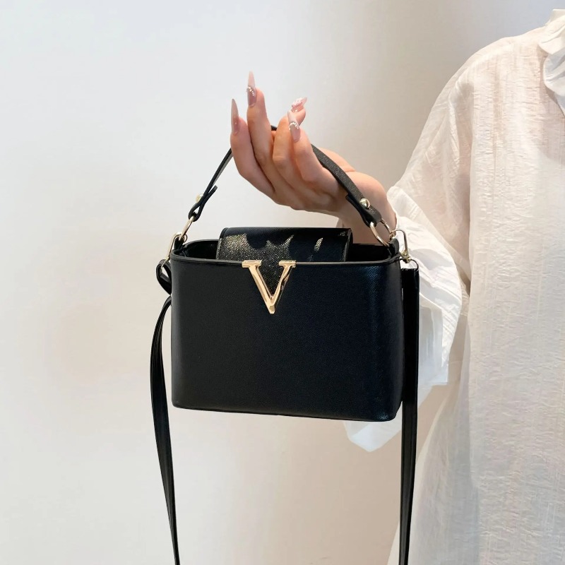Luxury Women's Tote Bag, Chic  - огляд і ціна Women'S Shoes Louis Vuitton
