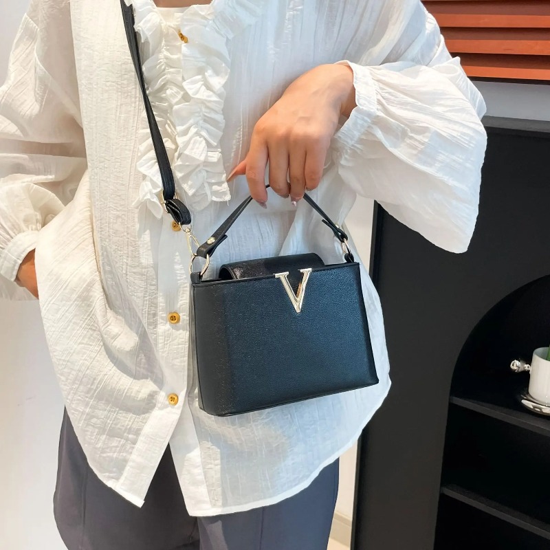 Luxury Women's Tote Bag, Chic  - огляд і ціна Women'S Shoes Louis Vuitton